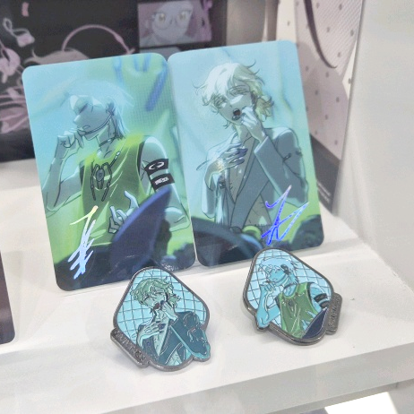 [pre-order][Aniplus Cafe] Alien Stage : Metal Badge + Photo card Set