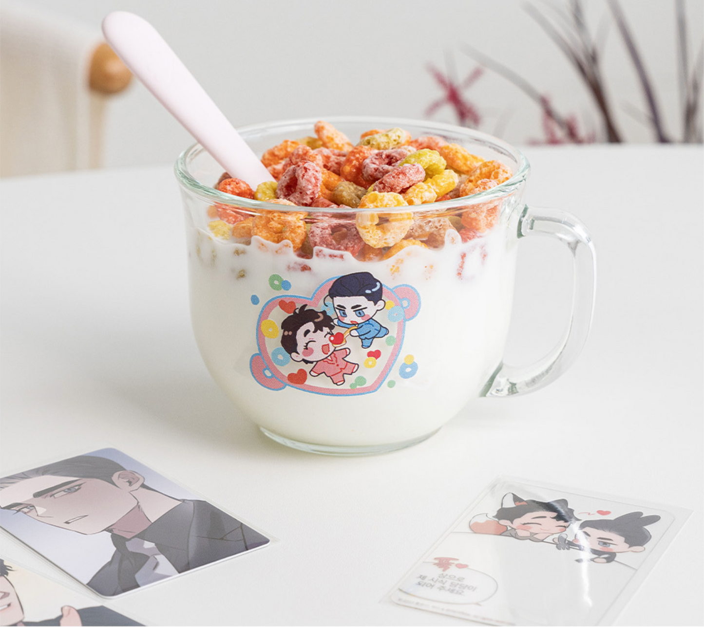 Define the relationship : Cereal Cup with 3 photocards