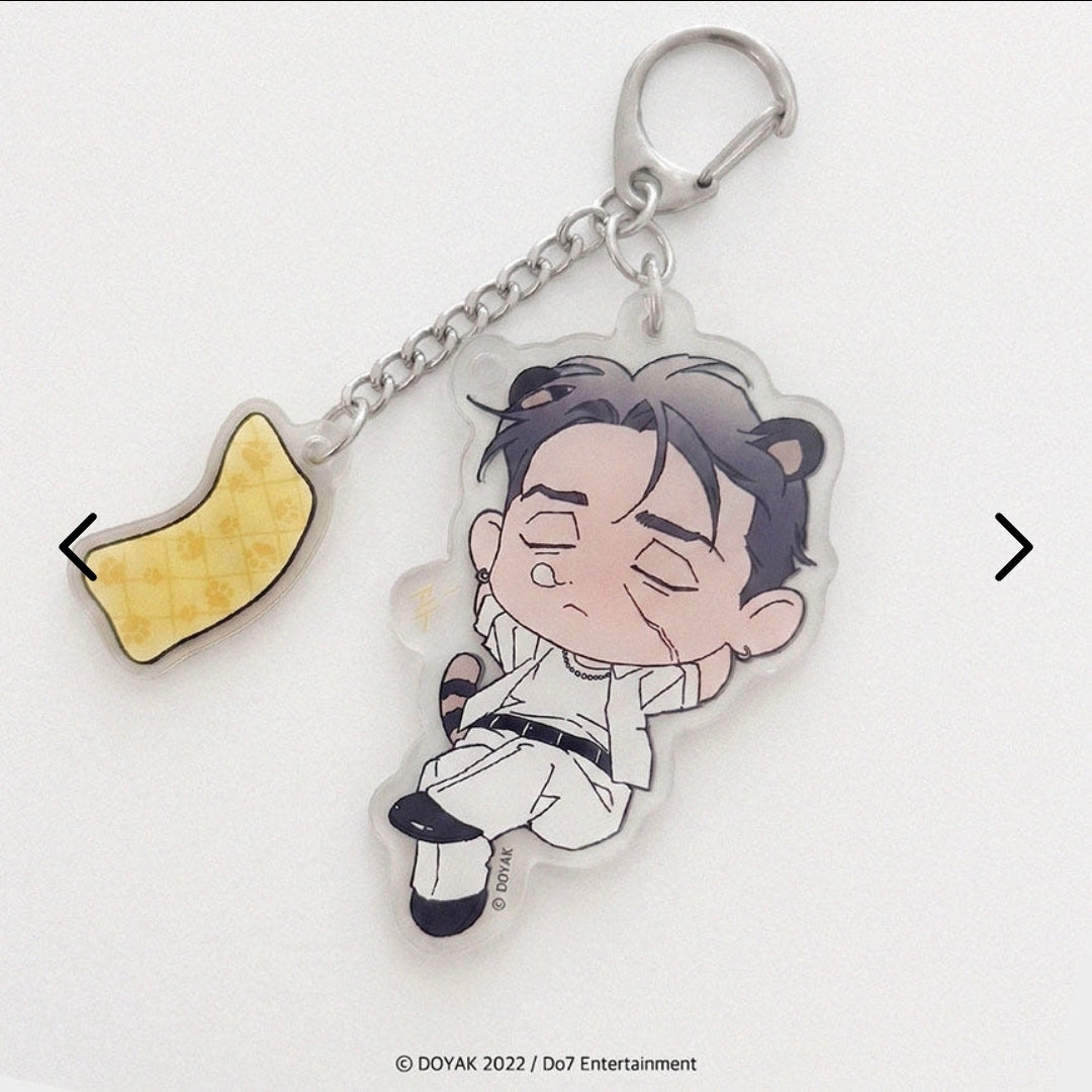 [pre-order] Wet Sand : Sleeping Magnet Keyring