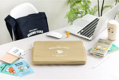 15" MacBook Air Pouch : Peanuts Snoopy